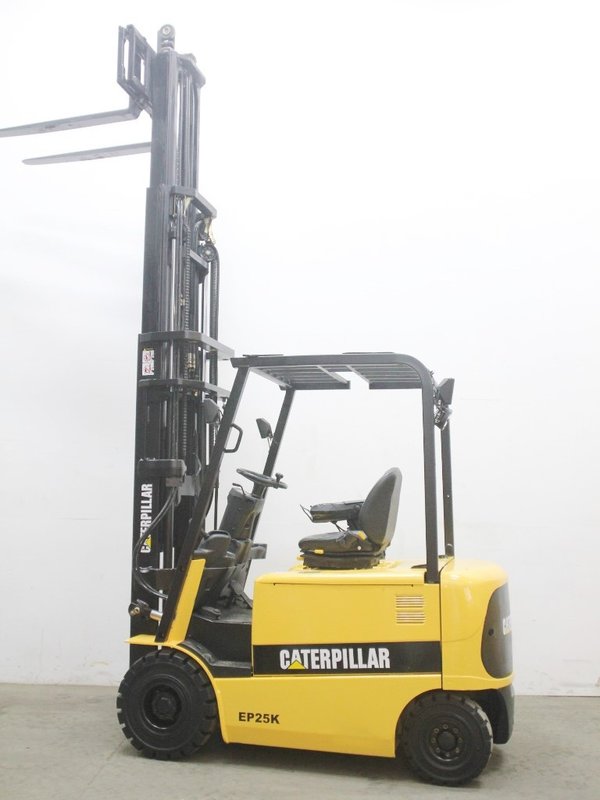 VERKOCHT Caterpillar EP25K - Triplo freelift 5500 mm