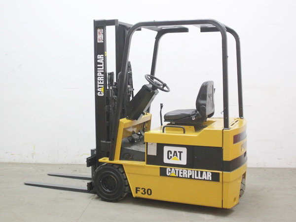 Caterpillar F30 - Duplo freelift 3300 mm